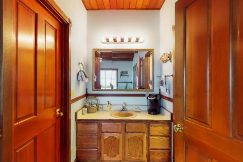 Expansive Views Family Oceanfront Beach Home - image 2