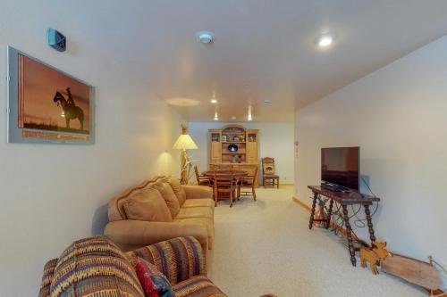 Antler Ridge - image 8