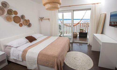 SUPER HORIZONT- Sea View Apartments with private Jacuzzi time & Free Parking - Split