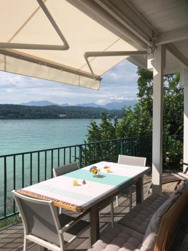 Viesnīcas āriene, Ferienwohnung direkt am See in Techelsberg