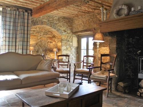 Holiday Home in Saint-Laurent-la-Vernede with Heated Pool gîte à louer Saint-Laurent-la-Vernède