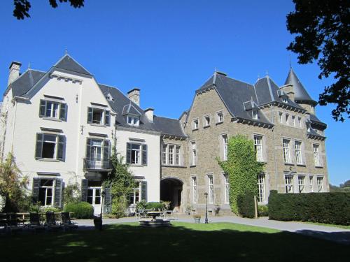 main building of a castle in the valley of Aisne gîte à louer Le Pierry