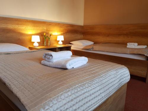 2 twin beds