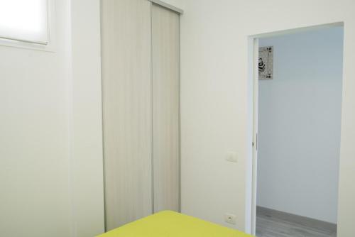 One-Bedroom Apartment image 10