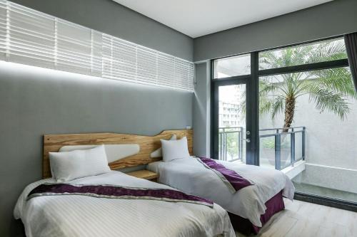 2 twin beds