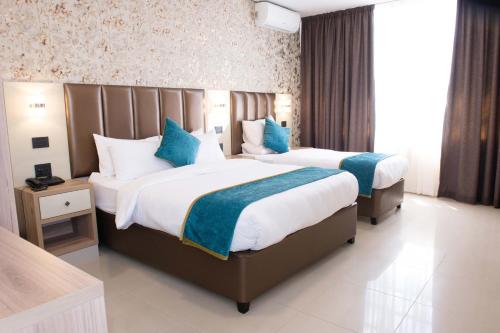 Britannia Hotel Room Type - Deluxe Double Room (2 Adults + 1 Child)