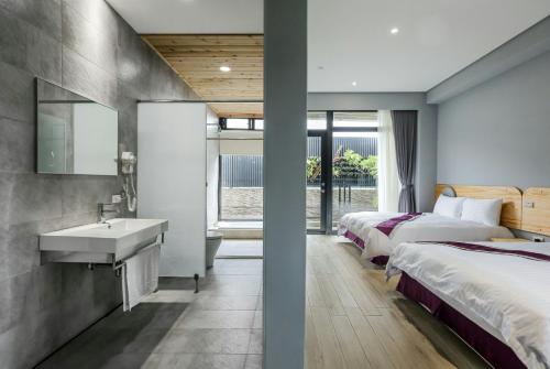 2 double beds