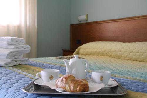 2 twin beds