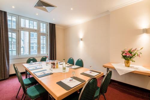 Best Western Plus Hotel Excelsior - image 11