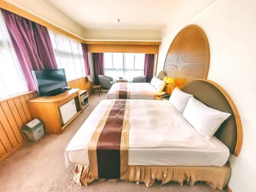 2 queen beds