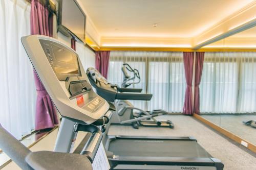 Foung Jia Hotel near Du Hang Shih Cun