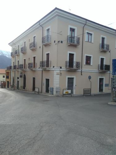 Palazzo Camelot, 19 Via Nazionale - Apartment - San Demetrio neʼ Vestini