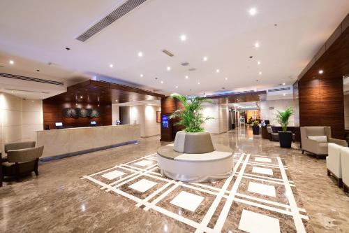 Majestic City Retreat Hotel ( Formerly Majestic Hotel Tower) - Photo 4 of 60