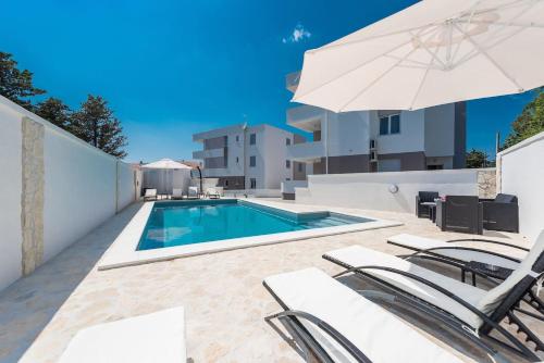 Villa Star 6 a centrally located ap. with a pool