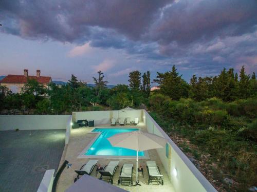 Villa Star 6 a centrally located ap. with a pool