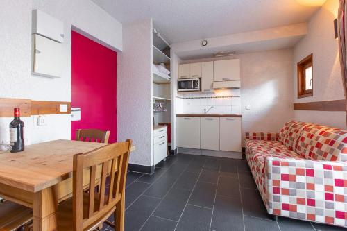 Apartment with Mountain View - 203