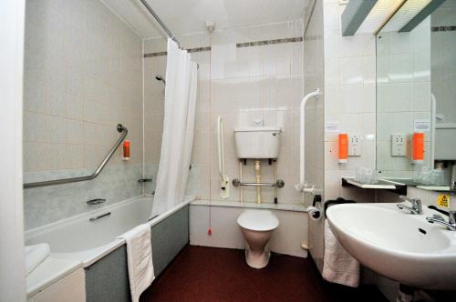 Days Inn Hamilton - image 13