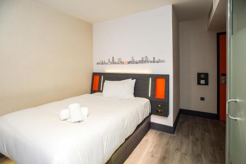 easyHotel Milton Keynes - image 2