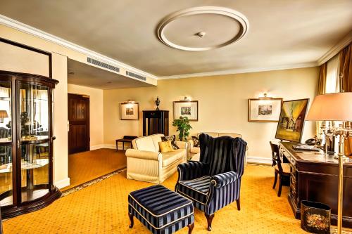 Executive Suite image 5