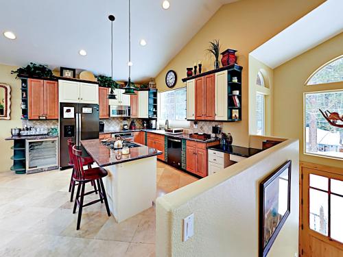 Beautiful Newer Home Home - main image
