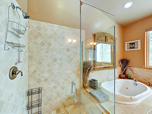 Beautiful Newer Home Home - image 3