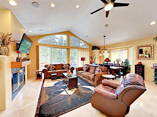 Beautiful Newer Home Home - image 7