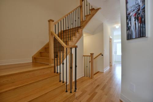 New Blue Mountain Village Snowbridge Executive Townhome Sleeps 10 with Outdoor Pool and Shuttle in The Blue Mountains (ON)