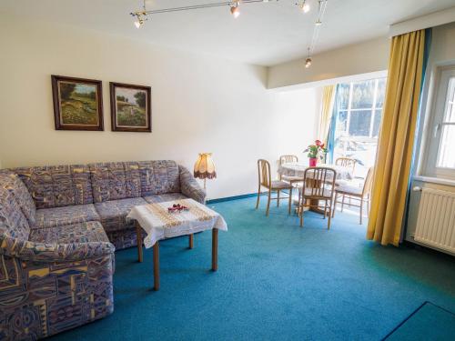 2 bedrooms, 4 beds