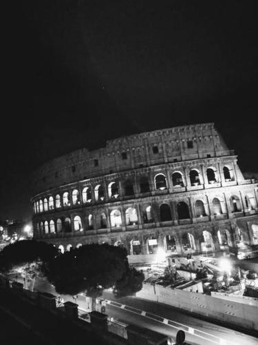 jacuzzi in front of the colosseum - image 8