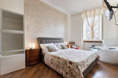 jacuzzi in front of the colosseum - image 14