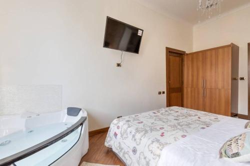 jacuzzi in front of the colosseum - image 8