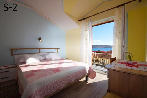 Double Room with Private Bathroom and Balcony