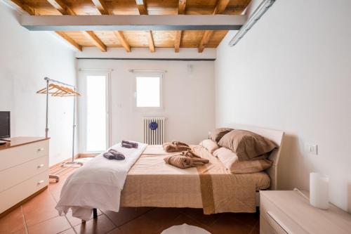 whouse suite apartment mirasole, Bologna