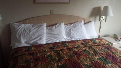 Americas Comfort Stay Inn-Leavenworth - image 2