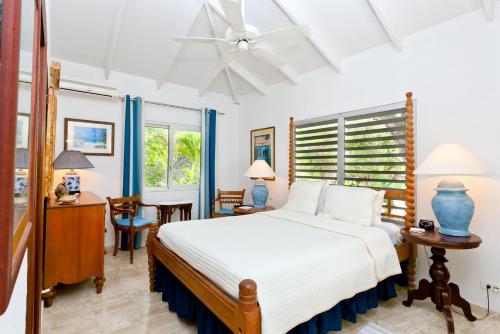 BLBH - 3 Bedroom beachfront villa on Baie Longue Beach with pool