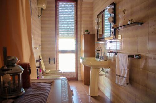 Bathroom, Overlooking Genoa in Marassi