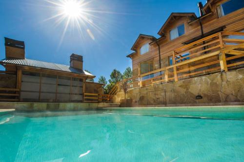 Swimming pool, Del Sauco Apart & Spa in San Martin De Los Andes