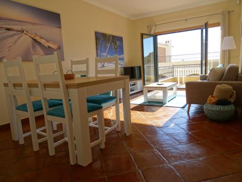  Paradise Found, Unterkunft in Burgau