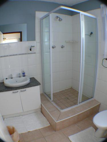 Standard Double Room image 6
