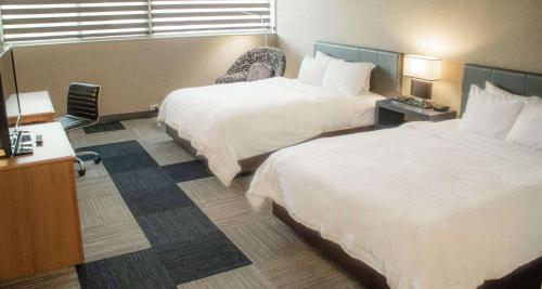 2 double beds