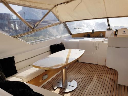 The 'I'm happy' Yacht