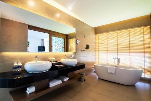 room detail thumbnail 2