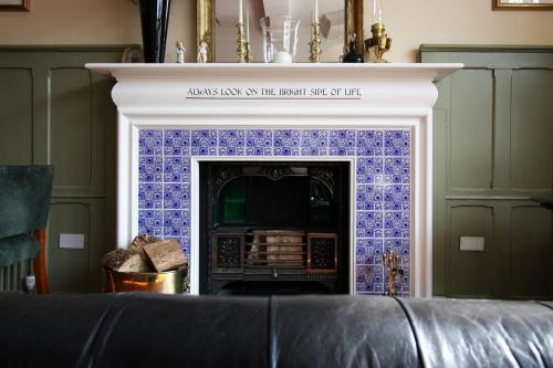 Embankment Hotel - image 9