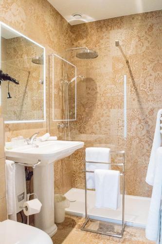 Hotel des Iris - image 9