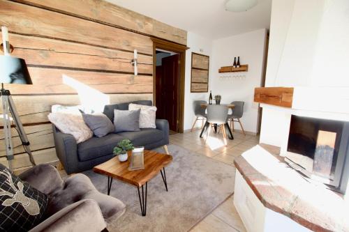 SMALL & COZY 2 Bedroom City Apartment by Belle Stay Kitzbühel