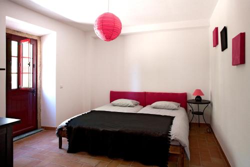 2 bedrooms, 3 beds