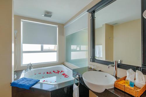 room detail thumbnail 2