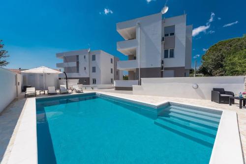 Villa Star 6 a centrally located ap. with a pool