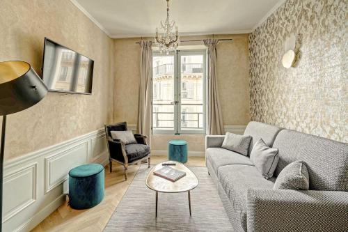Apartments Du Louvre St Honoré, Paris