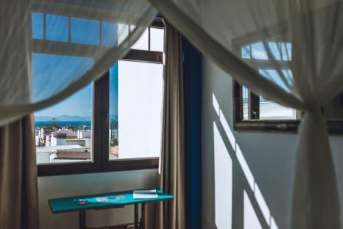 Double Room with Private Bathroom and Sea View image 10